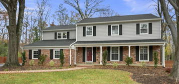 3702 Carriage House Ct, Alexandria, VA 22309