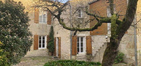 Maison de ville  à vendre, 6 pièces, 4 chambres, 261 m²