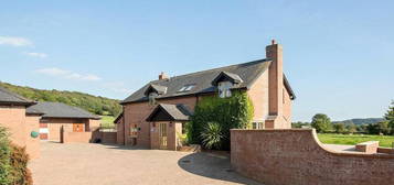 5 bedroom detached house to rent