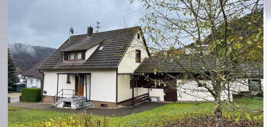 Freistehendes Einfamilienhaus mit Garage und Geräteschuppen in Horb-Dettingen