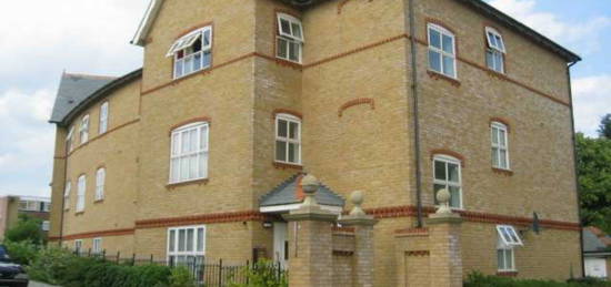 Flat to rent in Chamberlayne Avenue, Wembley HA9