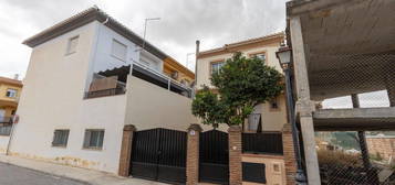 Chalet adosado en venta en calle Concordia