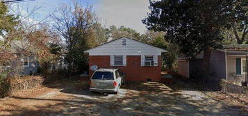 111 S 4th St, Spring Lake, NC 28390