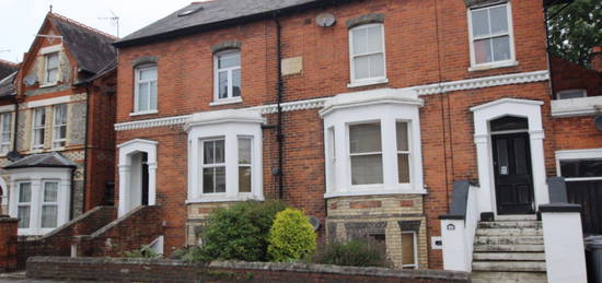 Flat to rent in South Street, Reading RG1