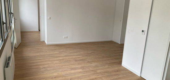 Loue T2 de 46 m2 avec place de parking - Rouen Saint Gervais