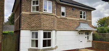 4 bedroom detached house to rent