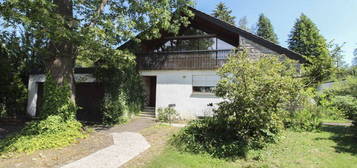 Großzügiges 10-Zi.-EFH mit Garten, Pool, Sauna und Garage in Weißenhorn