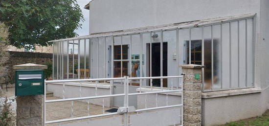 Maison avec verrière et terrain à TAIZON ( THOUARS)