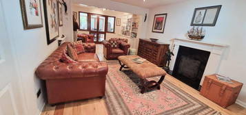 4 bedroom detached house to rent