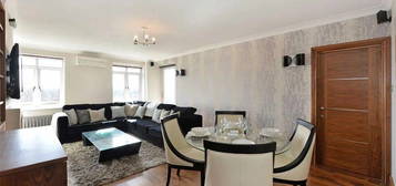 Flat to rent in Lancaster Gate, London W2