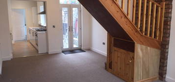 2 bed end terrace house to rent