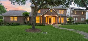 5215 Willow St, Bellaire, TX 77401