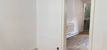 2 Zimmer Wohnung mit Innenbalkon im 1.OG in HE-Zentrum