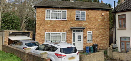 Detached house to rent in Addison Road, Croydon, 4 SE25