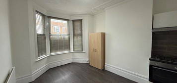 Flat to rent in Romford Road, London E7