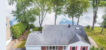 191 Lakeshore Dr, Oakland, NJ 07436