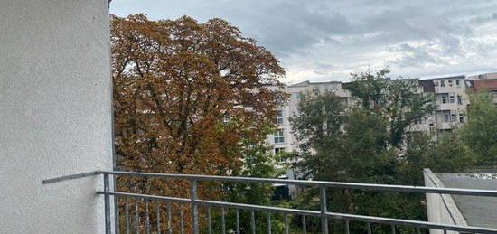 3 Raum Wohnung in Leipzig West zu vermieten mit Balkon WG Zimmer