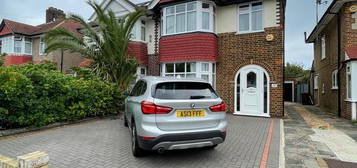 5 bed semi-detached house to rent