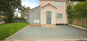 4 bedroom end of terrace house for sale