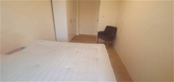 Room to rent in Athelstan Road, Romford RM3