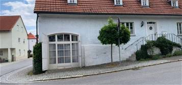 Großzügige Altbau-Etagen-Wohnung in Fachwerkhaus in Trunstadt
