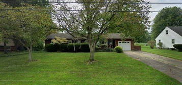 209 Oakdale Dr, South Amherst, OH 44001