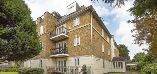 Flat to rent in Lansdowne Road, London SW20