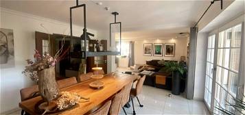Luxuriöse 150qm Wohnung mit privatem Garten, Saunahaus und Garage in Lürrip