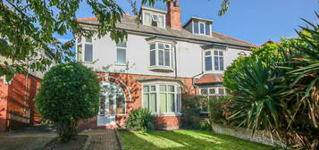 5 bedroom semi-detached house for sale