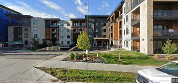 8355 N 19th Ave SW #210, Calgary, AB T2S 0E2