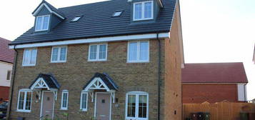 3 bedroom semi-detached house to rent