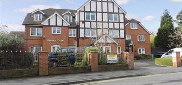 Flat to rent in Priory Court, Caversham RG4