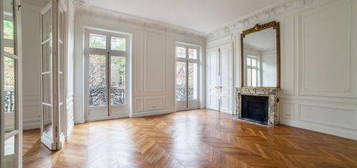 Location appartement 7 pièces 231 m²