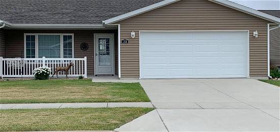 172 Goldfinch Ct, Independence, IA 50644