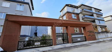 GÜNEY CEPHE ARA KAT SİTE DAİRE İÇİ KİLER GENİŞ SATILIK 3+1 DAİRE