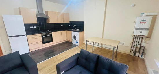 Flat to rent in Kingsway, Manchester M19