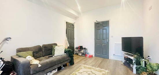 Flat to rent in Derby Road, Nottingham NG7