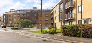 Flat to rent in Smeaton Court, Hertford SG13