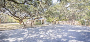 8618 Indian Hills Ln, Boerne, TX 78006