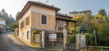 Casa indipendente in vendita in via Monviso, 12