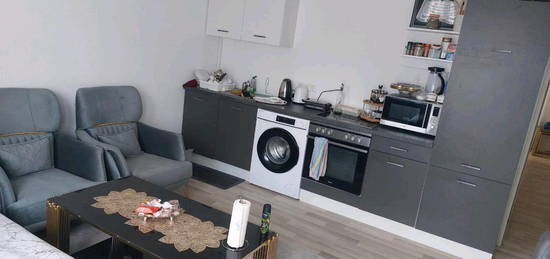 2 Zimmer Wohnung  650€ warm