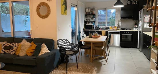 Beau Duplex 90m² dans petit immeuble récent proche transports et commerces