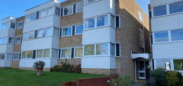 Flat to rent in Carlton Close, Upminster RM14