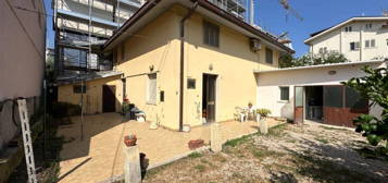 Villa in vendita in via Bolzano, 20