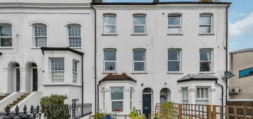 Flat for sale in Gipsy Road, London SE27