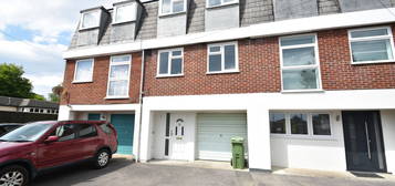 Detached house to rent in Warsash Road, Warsash, Southampton SO31