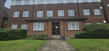 Flat to rent in Hendon Park Mansions, Wykeham Road NW4