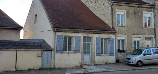 Petite maison au coeur de Vermenton petit loyer