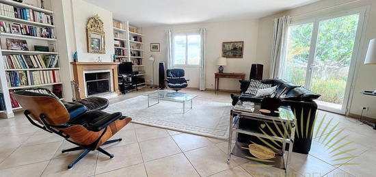 Maison de plain-pied  à vendre, 8 pièces, 4 chambres, 197 m²