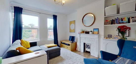 Flat to rent in Garratt Lane, London SW17